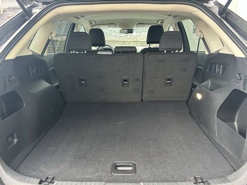 Used 2024 Ford Edge SE w/ Black Appearance Package image 11