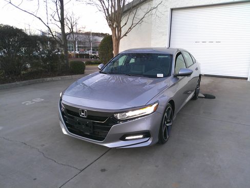 Used 2018 Honda Accord Sport image 6