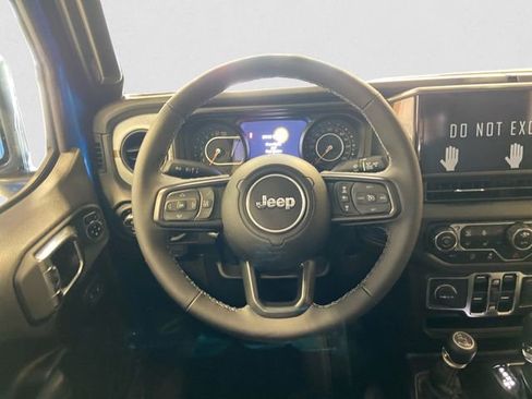 New 2025 Jeep Gladiator Sport image 13