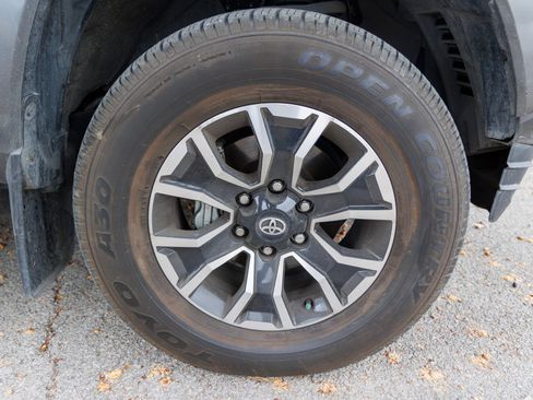 Used 2023 Toyota Tacoma TRD Sport image 14