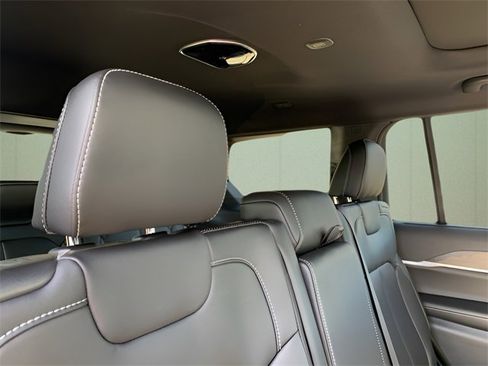 New 2025 Jeep Grand Cherokee L Limited w/ Luxury Tech Group II image 36