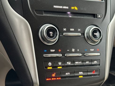 Used 2018 Lincoln MKC Select w/ Select Plus Package image 21