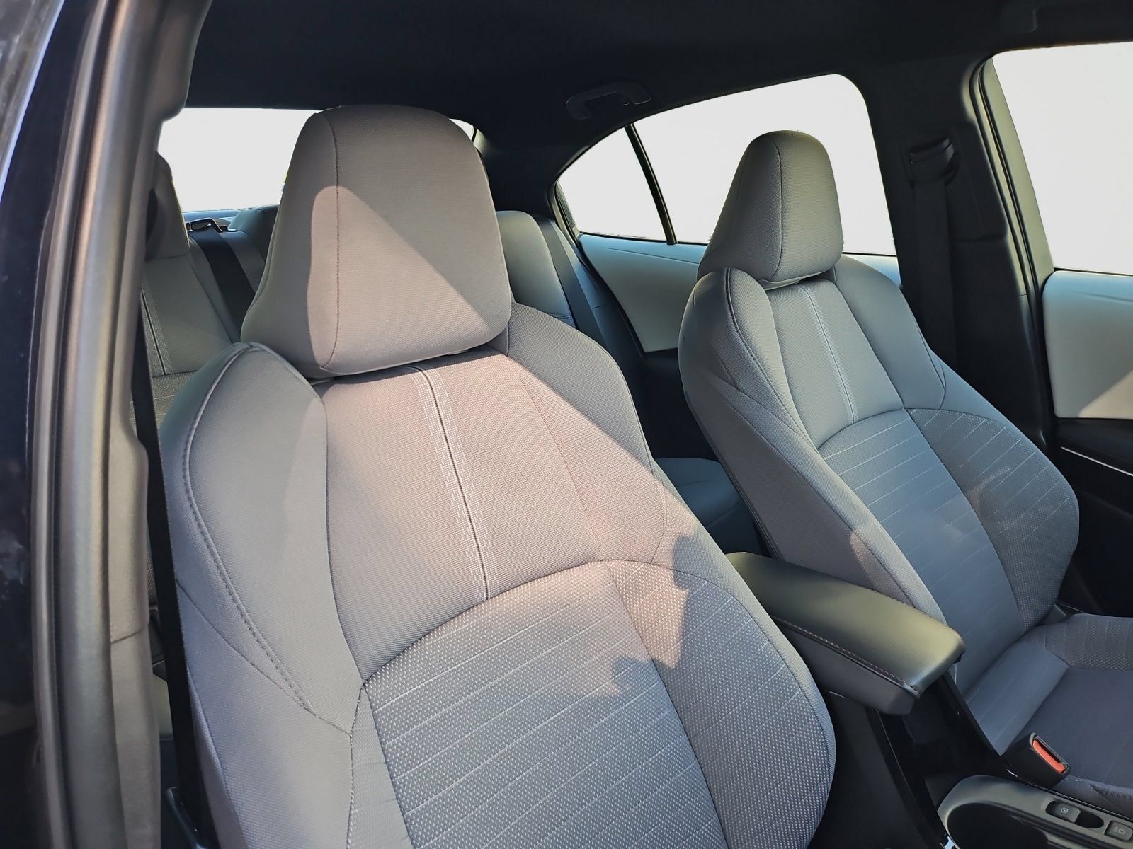 Used 2025 Toyota Corolla SE FWD image 18