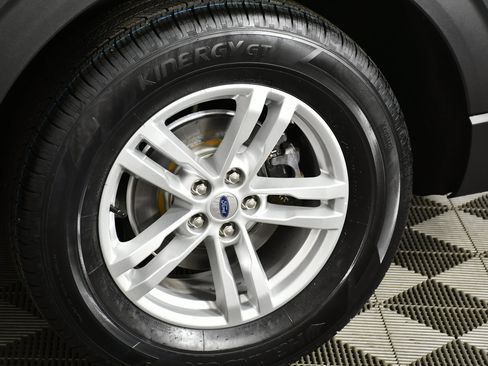 Used 2023 Ford Explorer XLT AWD/4WD image 52
