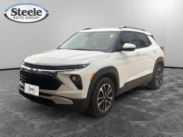Used 2024 Chevrolet TrailBlazer LT FWD image 1