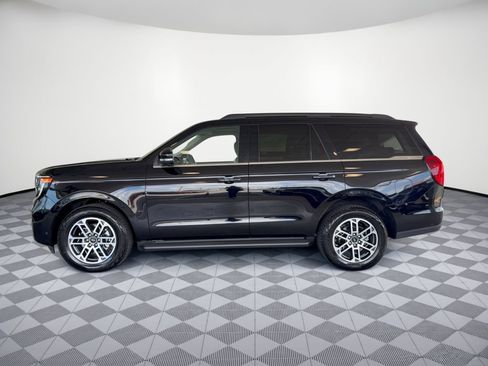 Used 2025 Ford Expedition Active AWD/4WD image 2