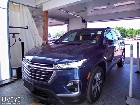 Used 2023 Chevrolet Traverse LT w/ LT Premium Package AWD/4WD image 2