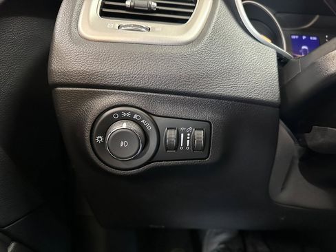 Used 2019 Jeep Compass Latitude w/ Cold Weather Group image 18