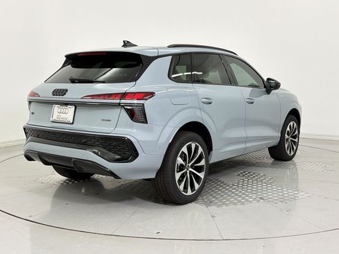 New 2026 Audi Q3 quattro 2.0T w/ Driver Assistance Package AWD/4WD image 9