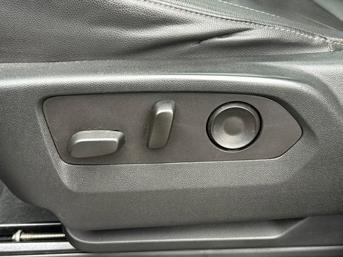 Used 2022 Chevrolet Suburban LT w/ LT Signature Plus Package image 19