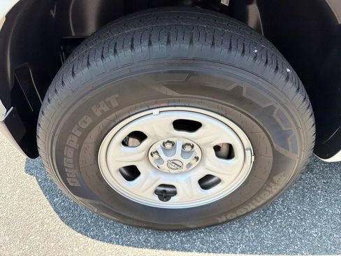 Used 2024 Nissan Frontier S w/ Technology Package RWD image 12