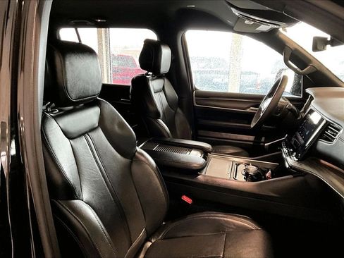 Used 2024 Jeep Wagoneer L Series II w/ Flexible Seating Group image 11