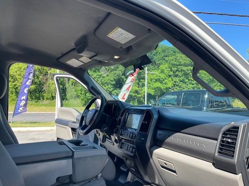 Used 2018 Ford F250 XLT w/ XLT Premium Package AWD/4WD image 37