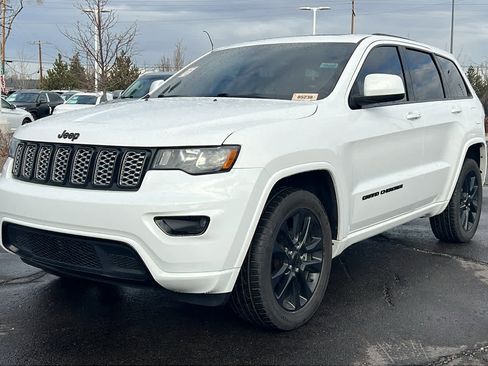 Used 2019 Jeep Grand Cherokee Altitude image 1