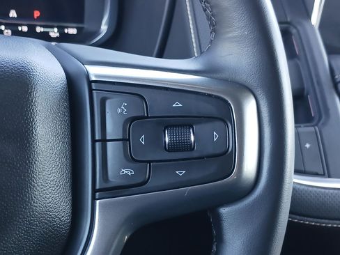 Used 2023 Chevrolet Suburban Premier image 18