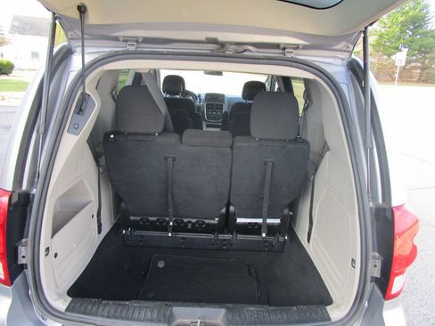 Used 2016 Dodge Grand Caravan SXT image 11