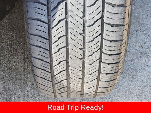 Used 2024 Chrysler Pacifica Touring-L FWD image 19