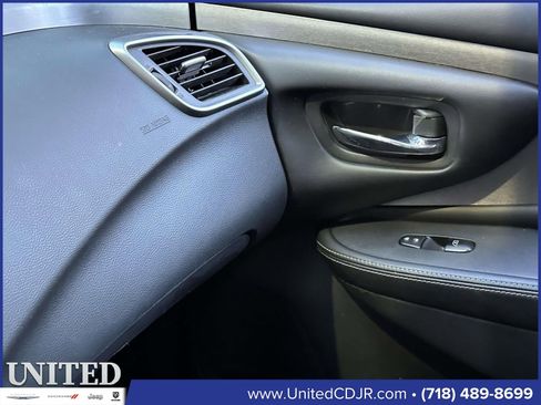Used 2020 Nissan Murano SV image 24