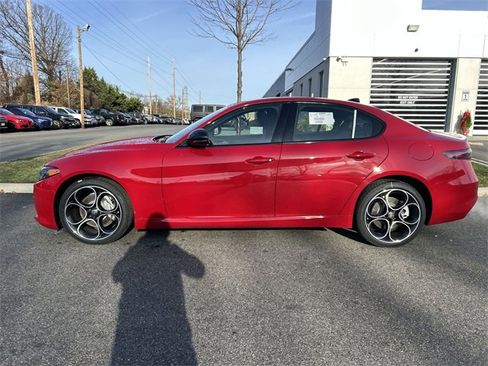 New 2025 Alfa Romeo Giulia AWD w/ Driving Assist Package image 5