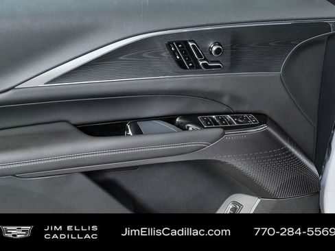 Used 2025 Cadillac Lyriq Luxury w/ LPO, Floor Liner Package AWD/4WD image 6