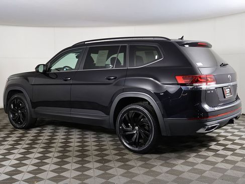 Used 2023 Volkswagen Atlas SE w/ Black Wheel Package AWD/4WD image 9