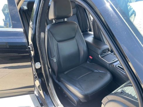 Used 2017 Chrysler 300 Limited RWD image 28