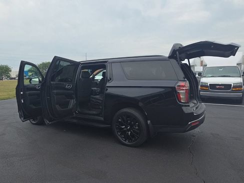 Used 2022 Chevrolet Suburban RST w/ Luxury Package AWD/4WD image 21