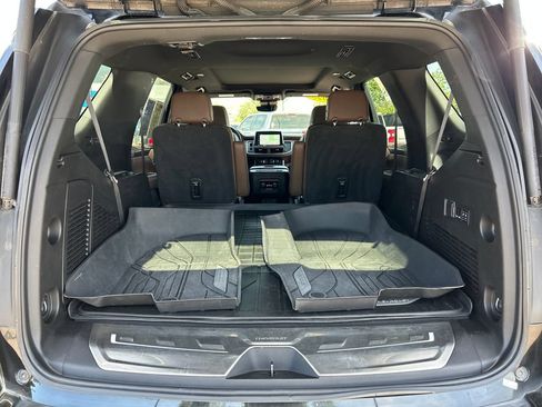 Used 2023 Chevrolet Tahoe High Country w/ Premium Package 2 AWD/4WD image 5