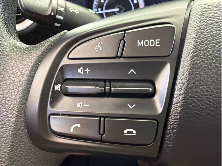 Used 2022 Hyundai Venue SE FWD image 17