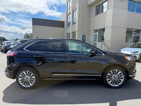 Used 2022 Ford Edge Titanium w/ Equipment Group 301A AWD/4WD image 3