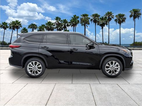 Used 2020 Toyota Highlander Limited image 9