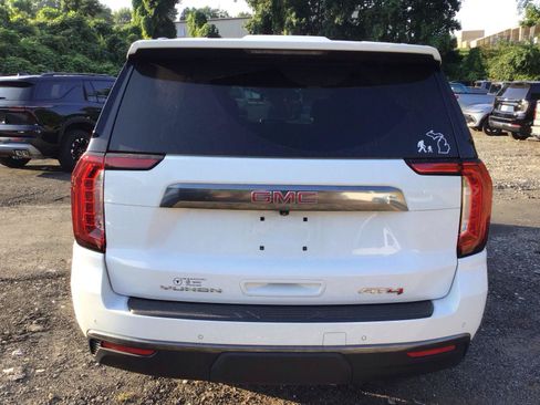 Used 2023 GMC Yukon AT4 w/ AT4 Premium Plus Package AWD/4WD image 3
