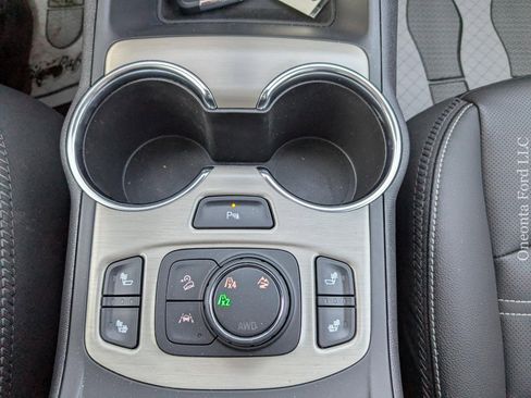 Used 2024 GMC Terrain Denali image 34