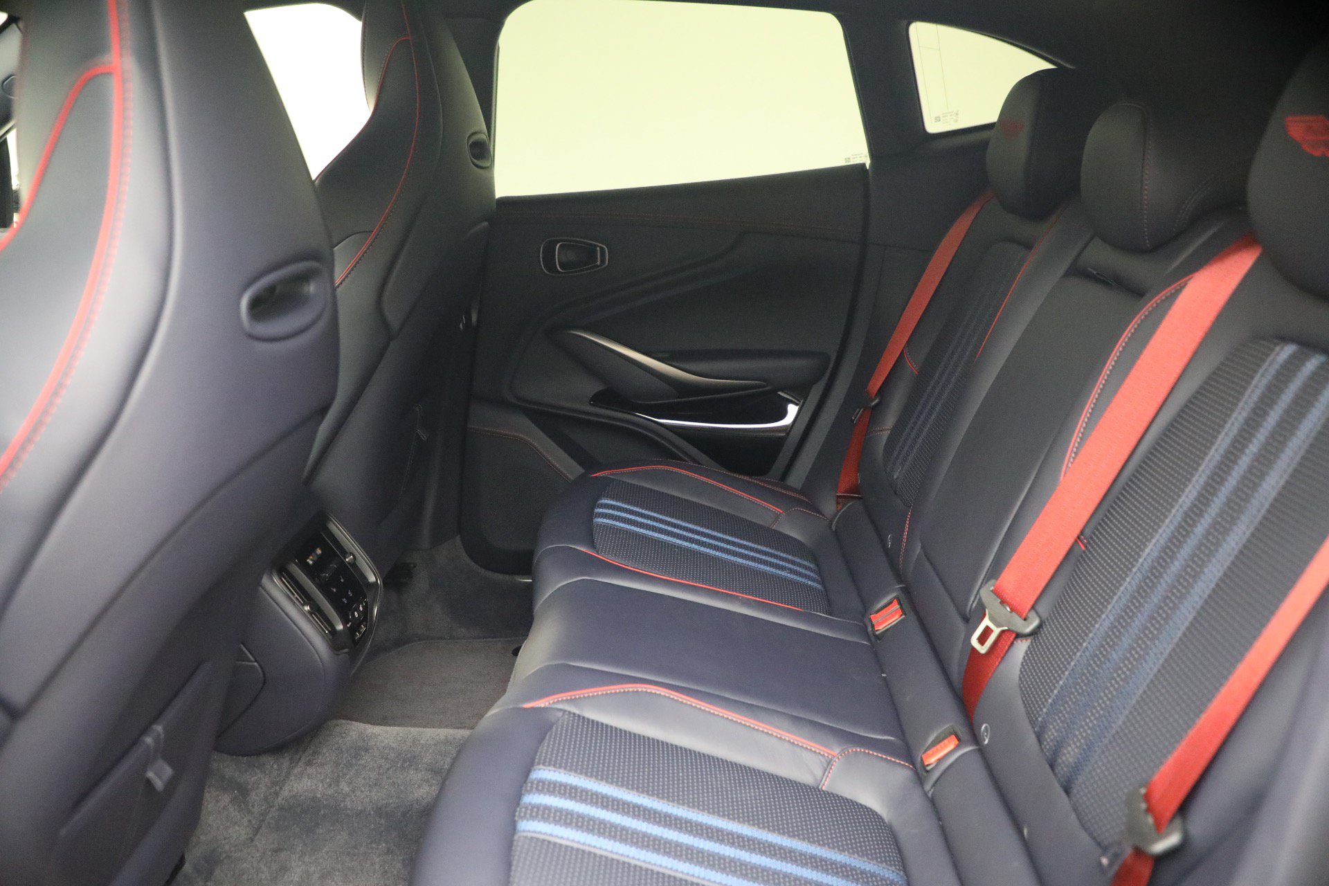 Used 2025 Aston Martin DBX 707 AWD/4WD image 27