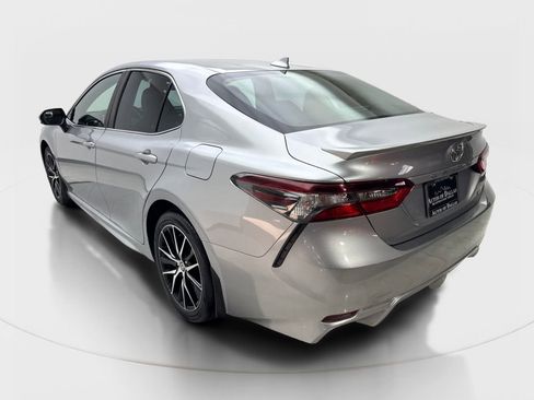 Used 2024 Toyota Camry SE FWD image 9