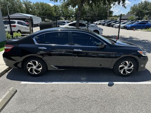 Used 2017 Honda Accord LX image 10