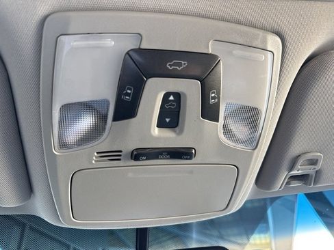 Used 2016 Toyota Sienna XLE Premium FWD image 35