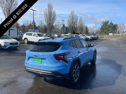 Used 2024 Chevrolet Trax RS w/ Sunroof Package image 3