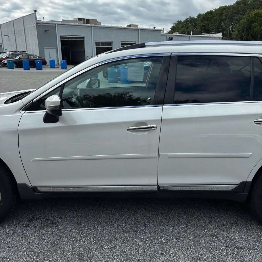 Used 2017 Subaru Outback 2.5i Touring AWD/4WD image 4
