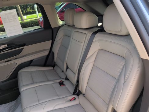 Used 2025 Lincoln Nautilus Reserve AWD/4WD image 13