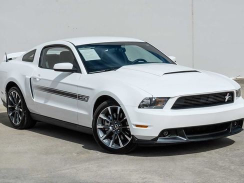 Used 2012 Ford Mustang GT Premium image 6