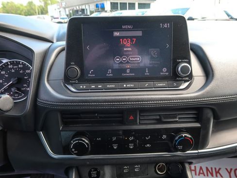 Used 2024 Nissan Rogue S FWD image 25