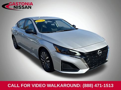 Used 2024 Nissan Altima 2.5 SV image 1