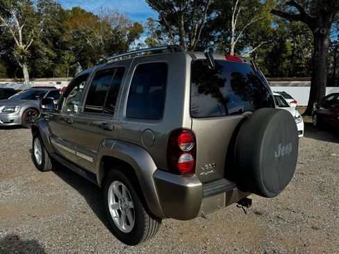 Used 2007 Jeep Liberty Limited image 3