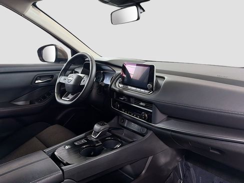 Used 2025 Nissan Rogue SV FWD image 29