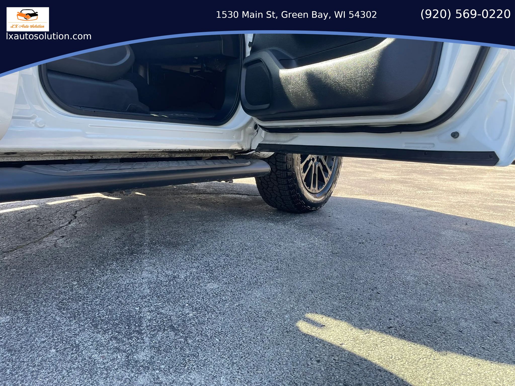 Used 2019 Nissan Titan SV w/ SV Convenience Package AWD/4WD image 25