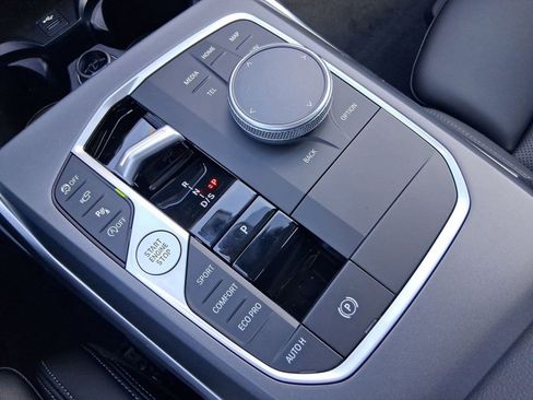 Used 2025 BMW 230i 230i w/ Convenience Package image 18