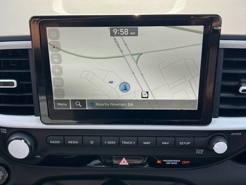 Used 2025 Hyundai Venue Limited FWD image 28