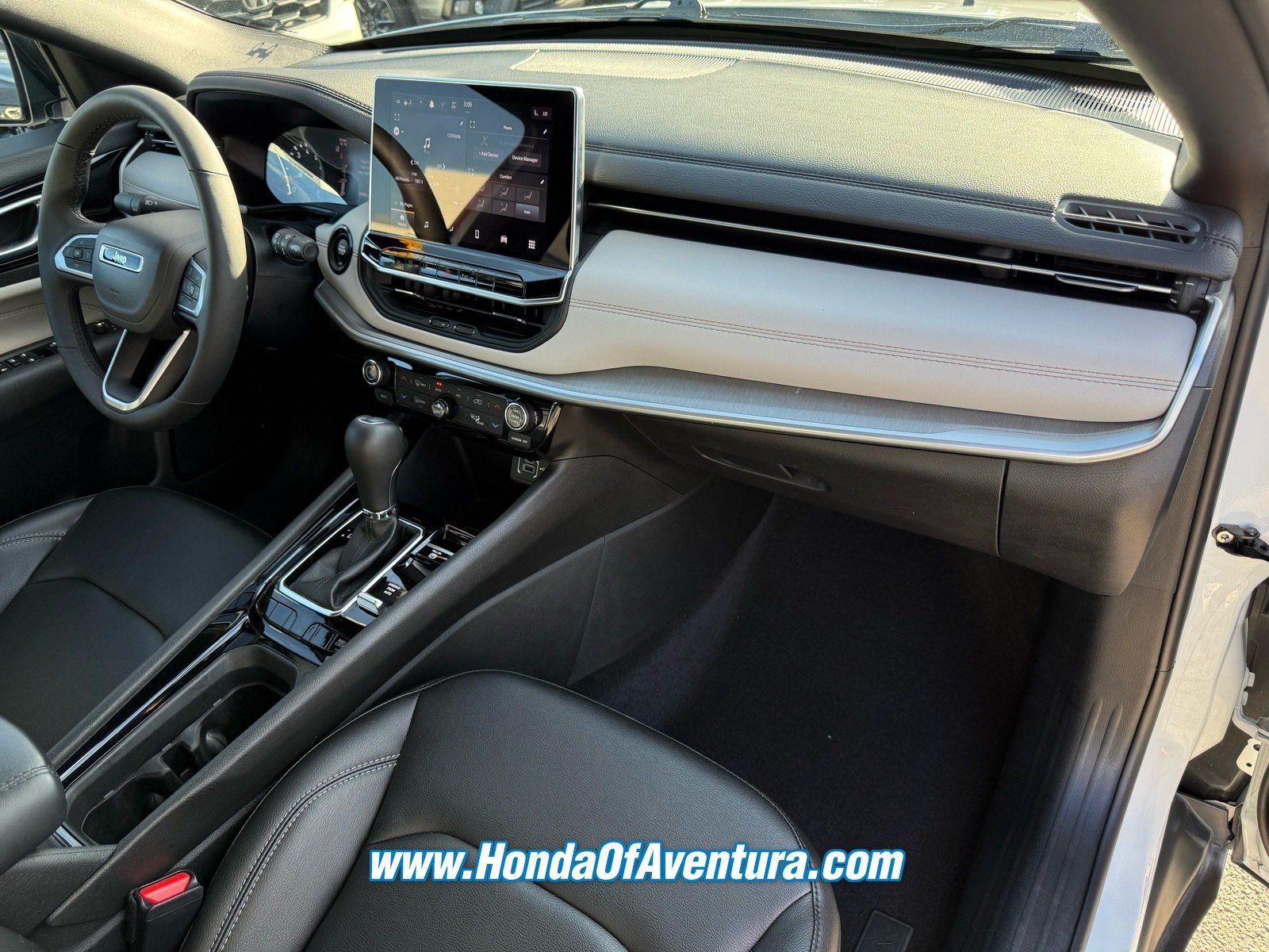 Used 2026 Jeep Compass Limited AWD/4WD image 8