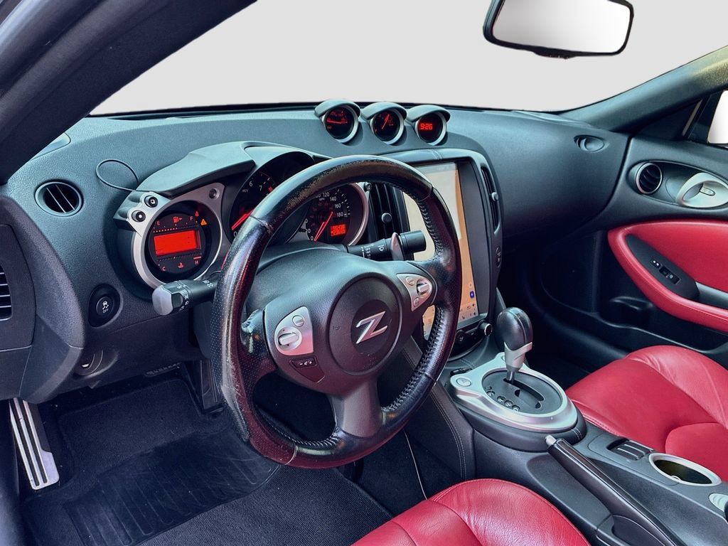 Used 2014 Nissan 370Z Coupe RWD image 9